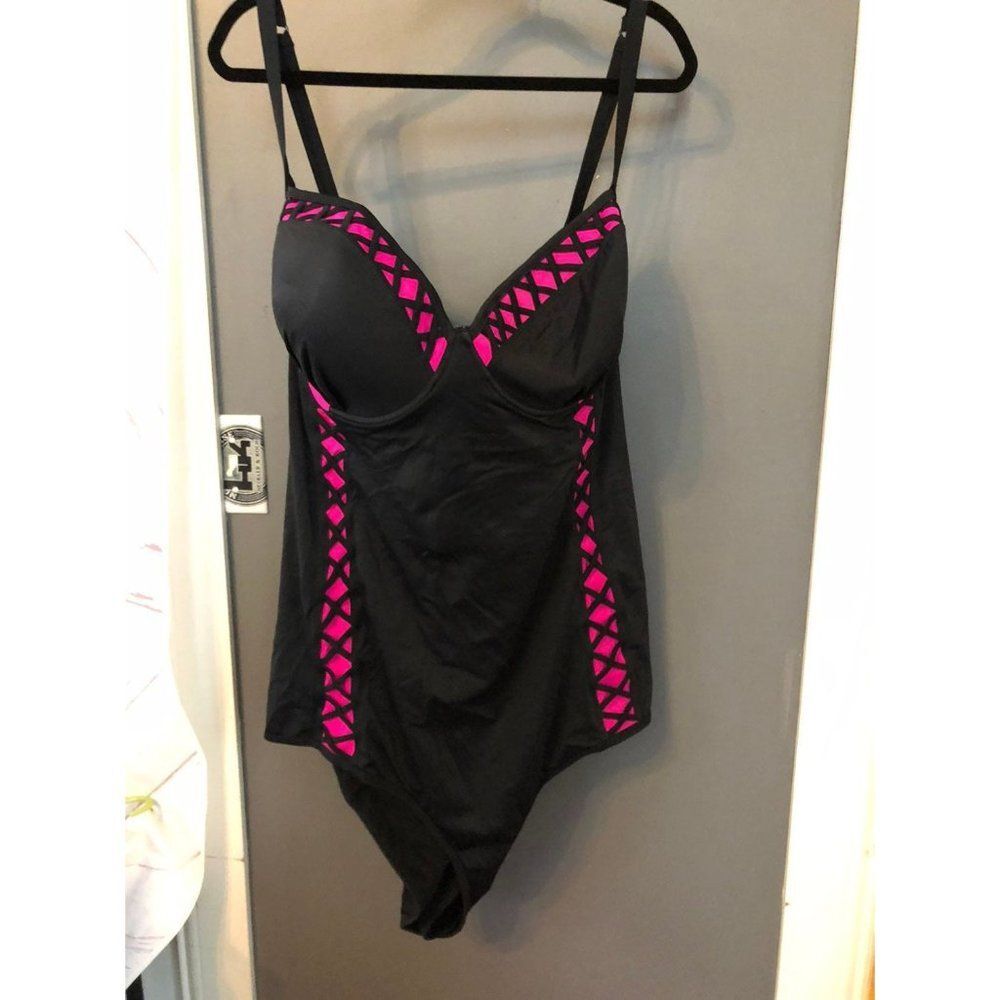 One Piece Swimsuit torrid size 6 6x bathing suit